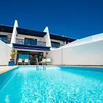 Frontline 26, Modern Coastal Design With Amazing Views בית נופש פוארטו קאלרו