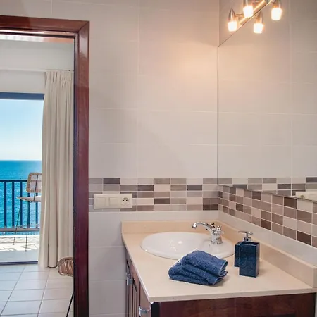 Frontline 26, Modern Coastal Design With Amazing Views 度假居