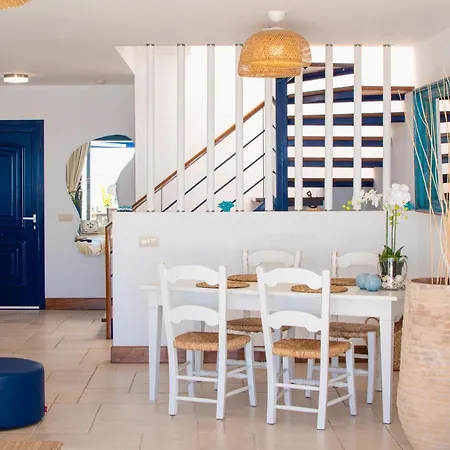 Сasa de vacaciones Frontline 26, Modern Coastal Design With Amazing Views *